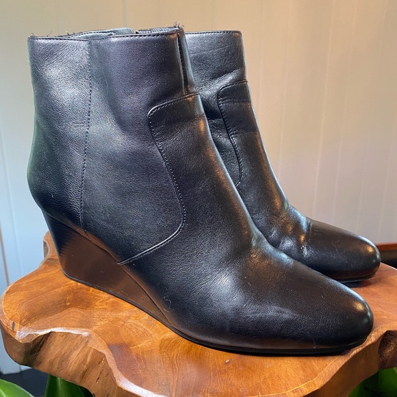 COLE HAAN wedge heel booties black leather, boxed minimalist 8B size ladies luxe - Picture 7 of 13
